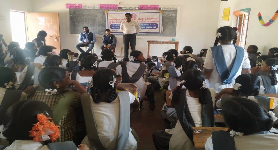 https://1ngo.sgp1.digitaloceanspaces.com/media/adhirakshana/1NGO-00269-Adhirakshana_Samaja_Seva_Samithi-Activities-Awareness_of_government_schools.JPG