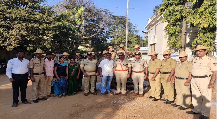 https://1ngo.sgp1.digitaloceanspaces.com/media/adhirakshana/1NGO-00269-Adhirakshana_Samaja_Seva_Samithi-Activities-Republic_Day_Celebration.JPG