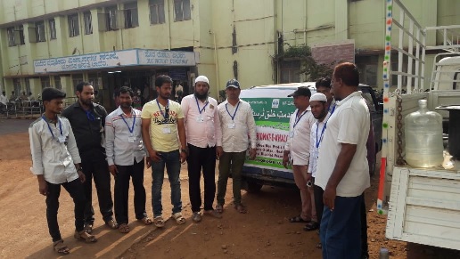 https://1ngo.sgp1.digitaloceanspaces.com/media/amkek/Al-_Marwa_Ngo-_Fruit_distribution_programme-2.jpg