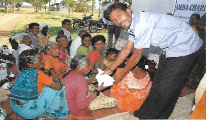 https://1ngo.sgp1.digitaloceanspaces.com/media/ammact/1NGO-00224_Amma_charitable_trust_food_distribution_image.jpg