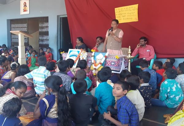 https://1ngo.sgp1.digitaloceanspaces.com/media/arunodaya/1NGO-00017-Arunodaya_POIRADA-Activities-Teachers_Day_Celebration-3.jpg