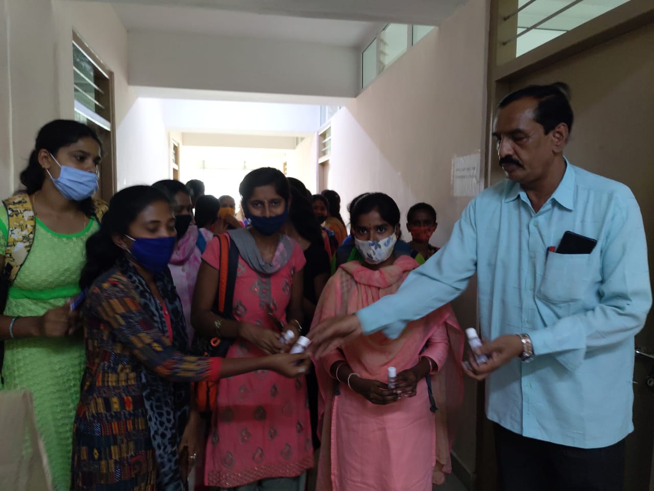 https://1ngo.sgp1.digitaloceanspaces.com/media/burds/1NGO-00306-Bharath_Urban_And_Rural_Development_Trust-Activities-Sanitizers_Distribution.jpg