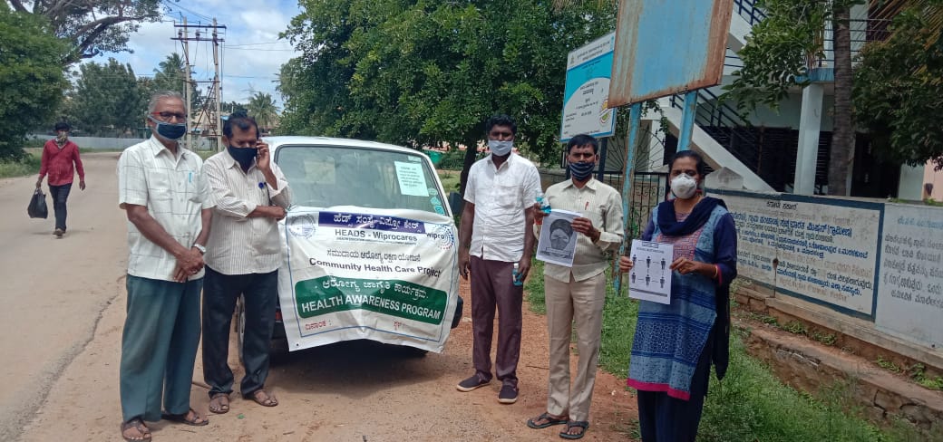 https://1ngo.sgp1.digitaloceanspaces.com/media/heads/Covid_awareness_with_Panchayath_team.jpg
