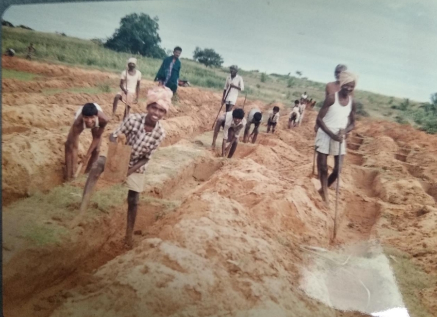 https://1ngo.sgp1.digitaloceanspaces.com/media/irdt/1NGO-00312-Integrated_Rural_Development_Trust-Activities-Afforestation_Project.jpg