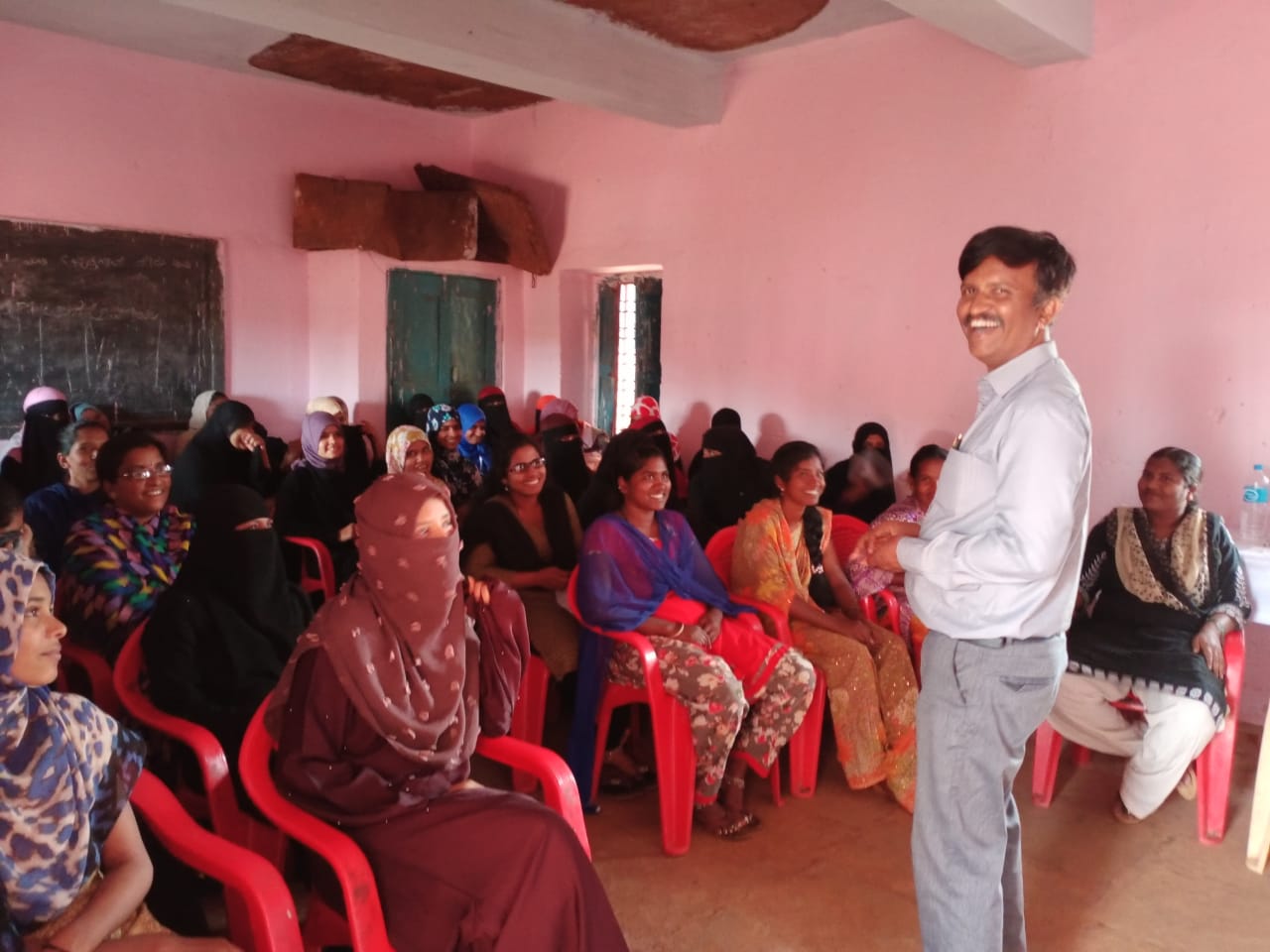 https://1ngo.sgp1.digitaloceanspaces.com/media/reach/SELF_EMNPLOYMENT_EDP_PROG_AT_NALKAL_MADAL_TENLANAGANA_14.3.20_BNF_40.jpeg