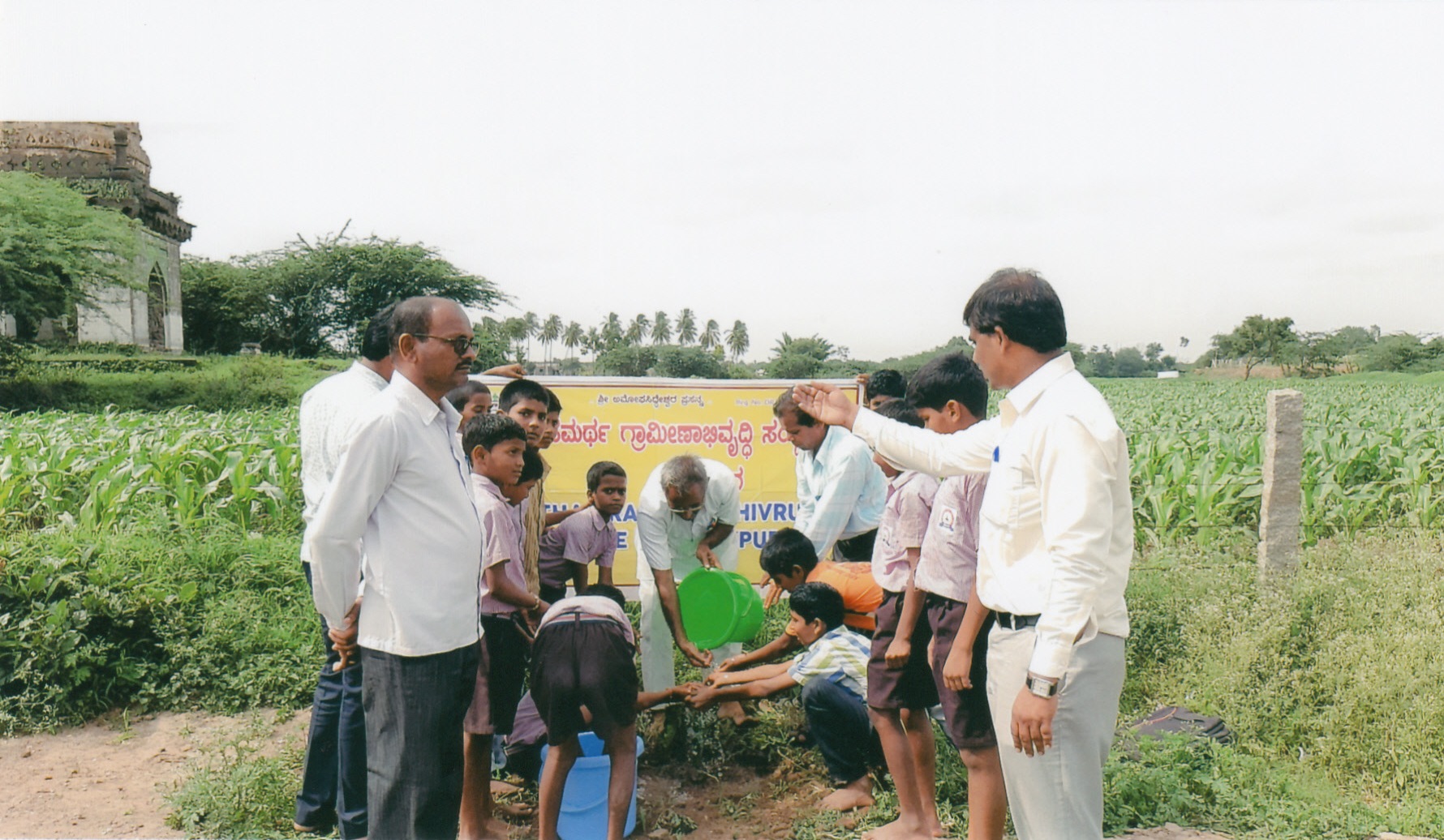 https://1ngo.sgp1.digitaloceanspaces.com/media/sgss/Sapling_program.jpg