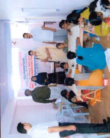 https://1ngo.sgp1.digitaloceanspaces.com/media/spps/1NGO-00354-Swarnabhumi_Pidit_Parivar_Sangh-Activities-Zari_and_Zardosi_Training_Program.JPG