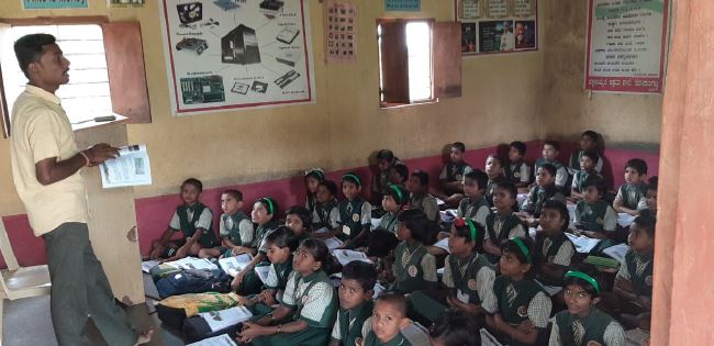 https://1ngo.sgp1.digitaloceanspaces.com/media/ssrdsociety/1NGO-00402-Shri_Siddeshwar_Rural_Development_Society-Activities-Free_Education_To_Orphans.JPG