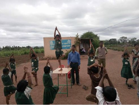https://1ngo.sgp1.digitaloceanspaces.com/media/ssrdsociety/1NGO-00402-Shri_Siddeshwar_Rural_Development_Society-Activities-Yoga_Day.JPG