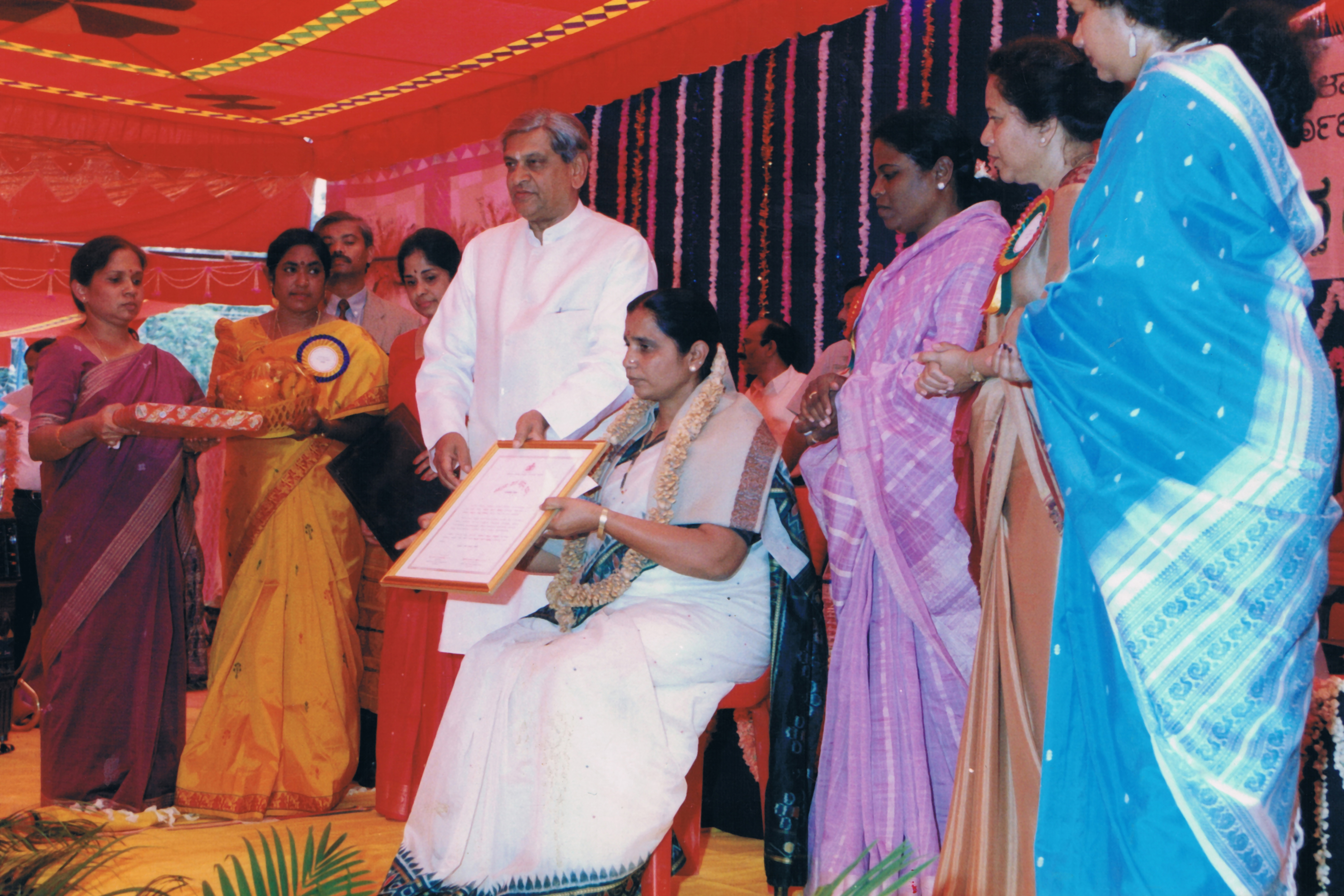 https://1ngo.sgp1.digitaloceanspaces.com/media/womenswelfaresociety/IND-00003-WWSBELAGAVI-AWARDS-State_Award_for_Women_Welfare_1999_by_Govt._of_Karnataka.JPG.jpg