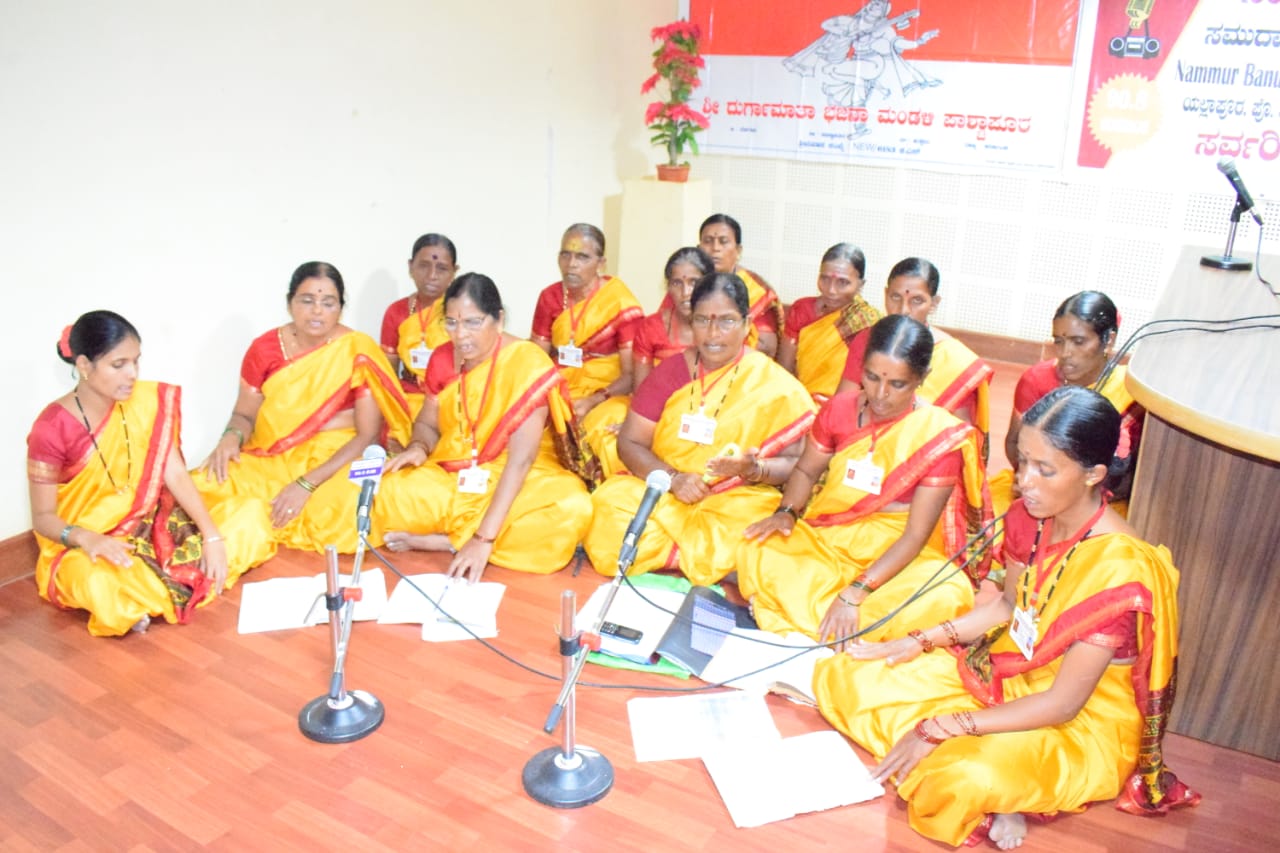 https://1ngo.sgp1.digitaloceanspaces.com/media/womenswelfaresociety/IND-00003-WWSBELAGAVI-Activities-Radio_Program_On__Drinkingwater_and_Sanitaization.jpg.jpeg